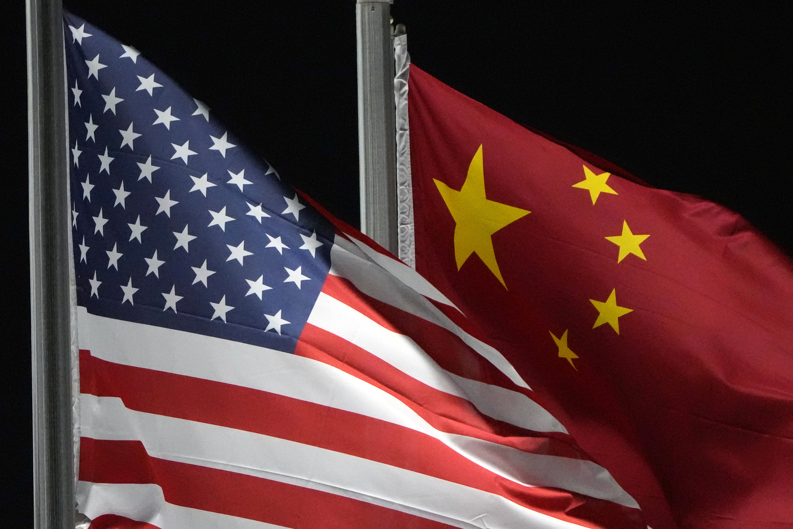 واشنطن: بكين تسعى إلى "تقويض" النظام القضائي الأمريكي